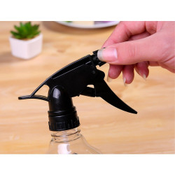 Clear Plastic Spray Bottle with Trigger Spray Mist Sprayer Hair Salon Supplies