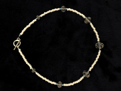Size Gradient Geometric Bead Necklace